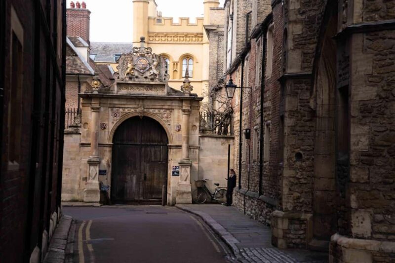 Cambridge: Alumni-led Ghost Tour - Key Points