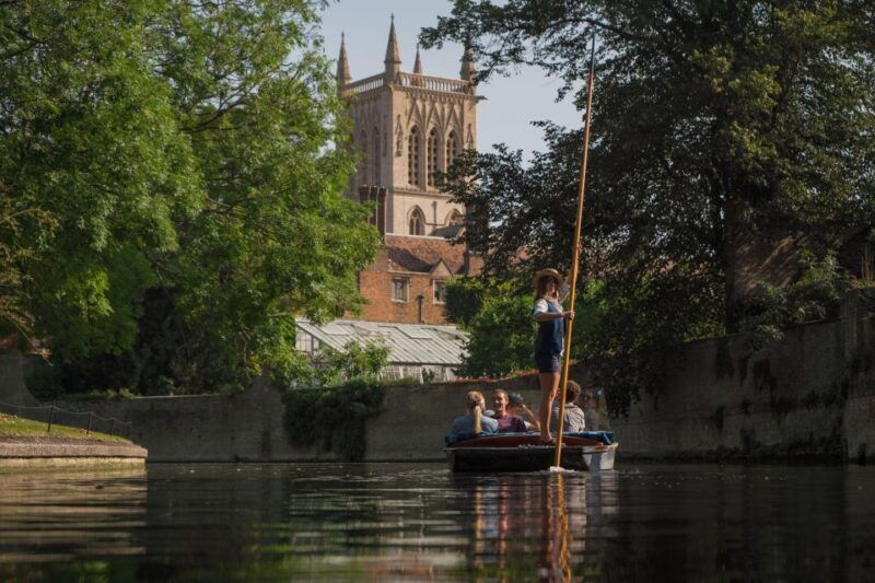 cambridge-guided-shared-river-punting-tour