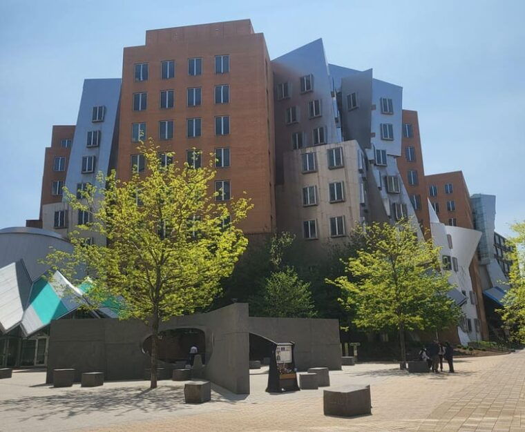 cambridge-massachusetts-mit-and-harvard-walking-tour