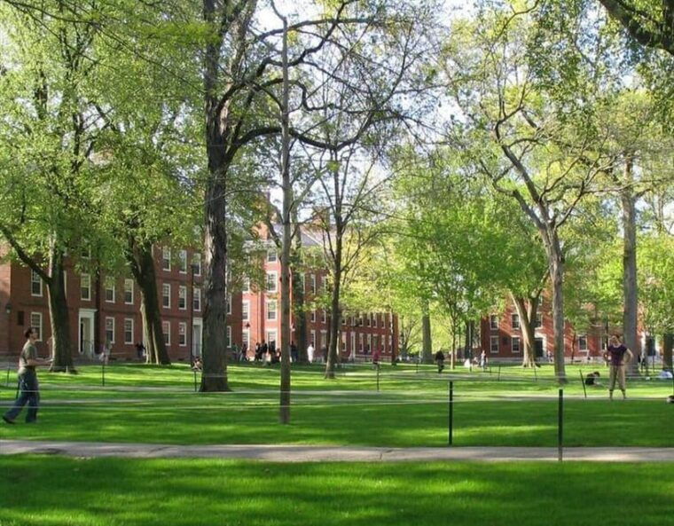 cambridge-massachusetts-mit-and-harvard-walking-tour