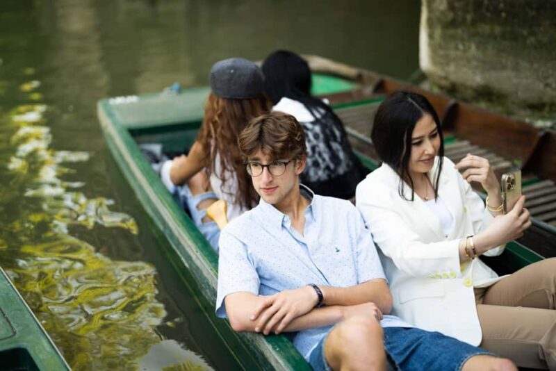 Cambridge: Punting Tour on the River Cam - The Role of the Guides