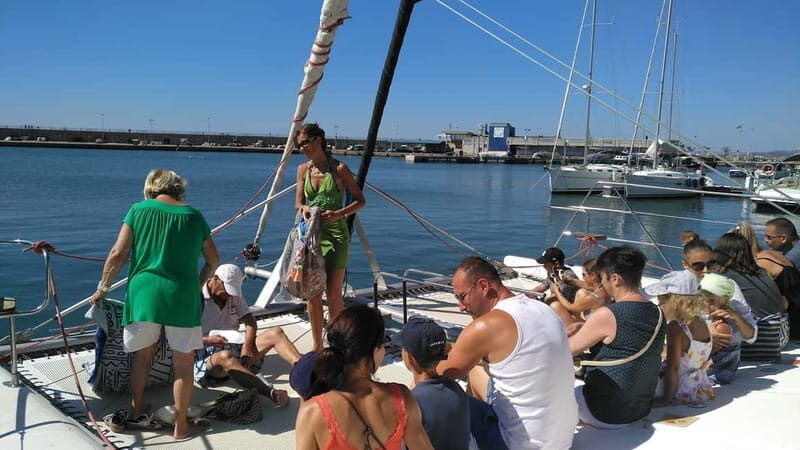 Cambrils/Salou: Coastline Catamaran 3h with drinks ,bed - Key Points