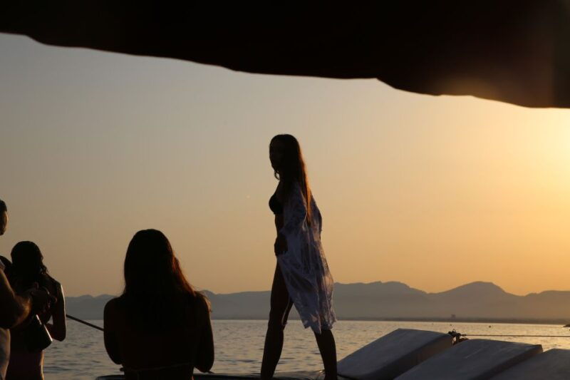 cambrils-sunset-catamaran-cruise-with-drinks