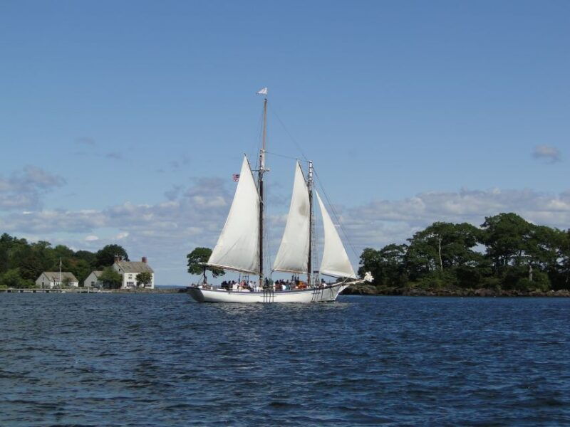 camden-historic-schooner-day-sailing-trip