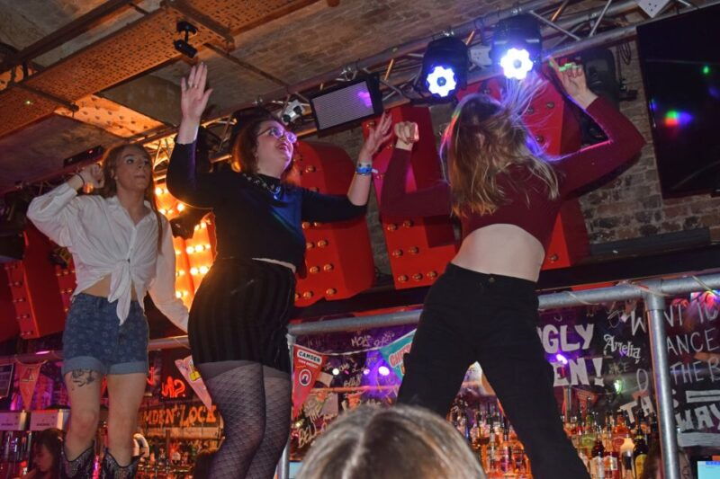 camden-pub-crawl-bar-tour-london