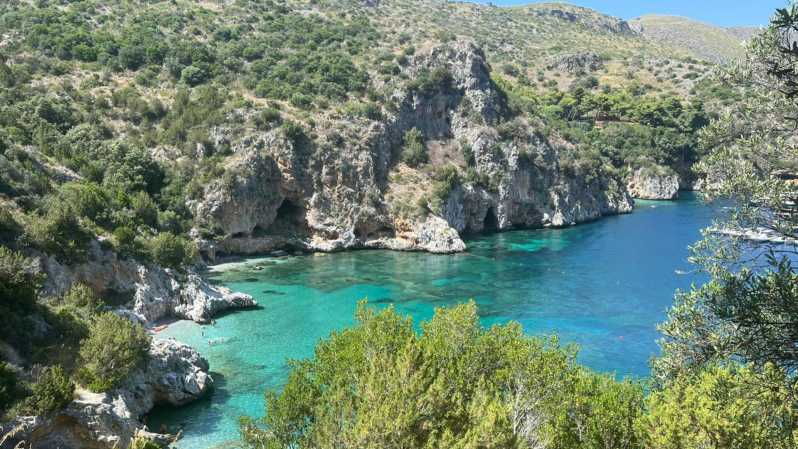 camerota-boat-tour-exploring-baia-infreschi