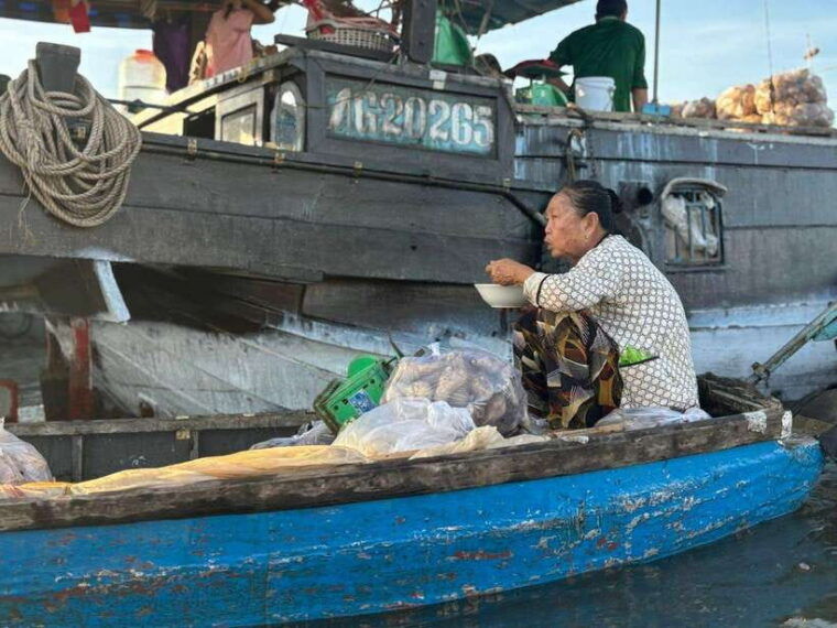 can-tho-floating-market-canal-cacao-farm-mekong-life