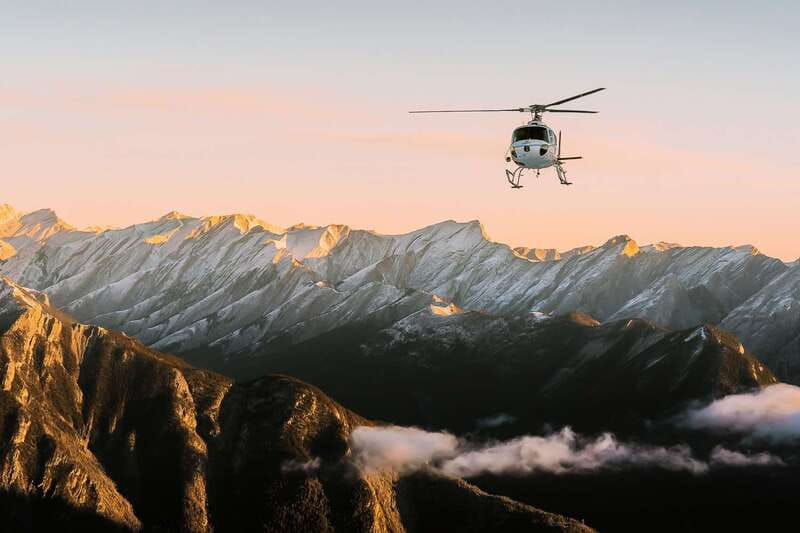 canadian-rockies-abraham-lake-ice-bubbles-helicopter-tour