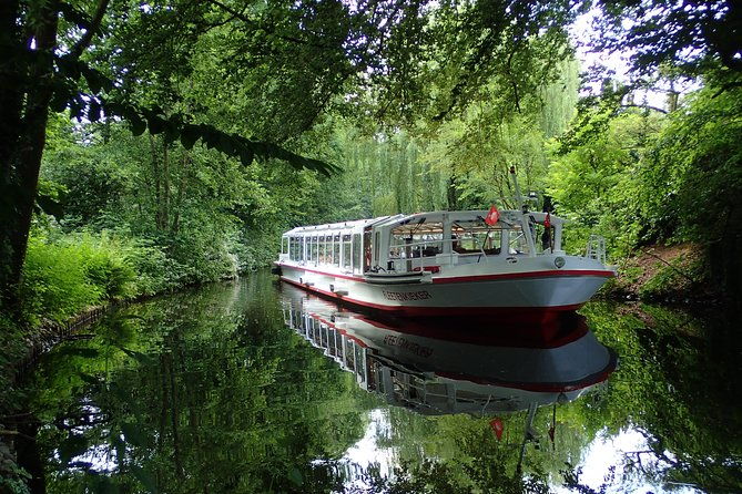 canal-tour-discover-the-different-faces-of-the-city
