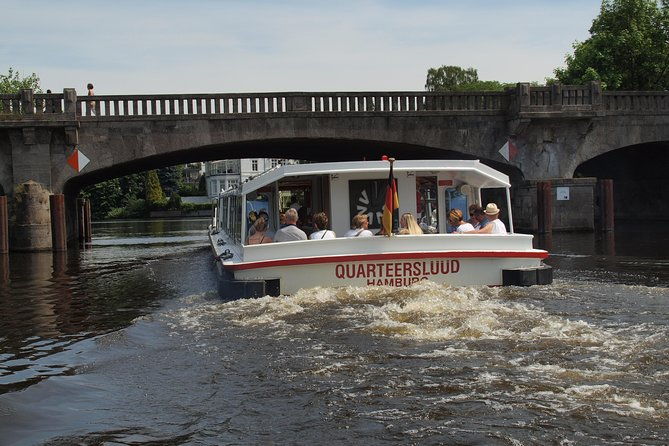 canal-tour-discover-the-different-faces-of-the-city