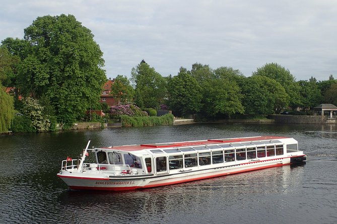 canal-tour-discover-the-different-faces-of-the-city