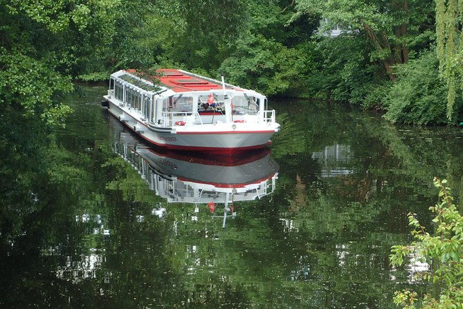 canal-tour-discover-the-different-faces-of-the-city