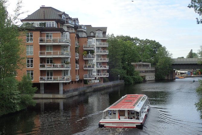 canal-tour-discover-the-different-faces-of-the-city