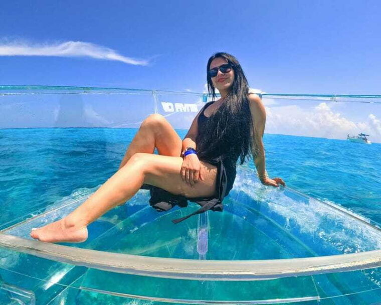 cancun-boat-trip-with-transparent-bottom-and-drinks