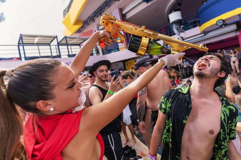 cancun-coco-bongo-beach-club-day-pass