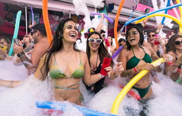 cancun-coco-bongo-beach-club-day-pass