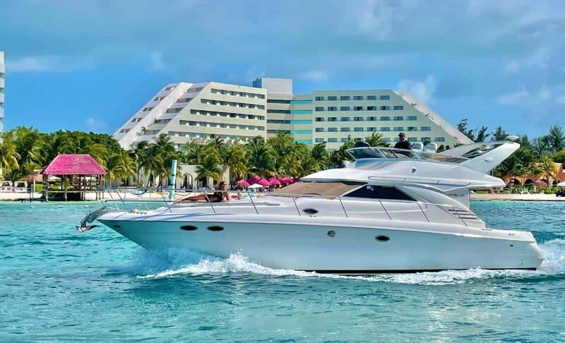 Cancun: Exclusive Sea Ray Express Bridge for 14 people - Key Points: