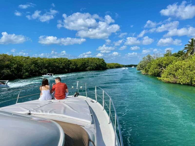 Cancun: Exclusive Sea Ray Express Bridge for 14 people - Who should consider this tour?