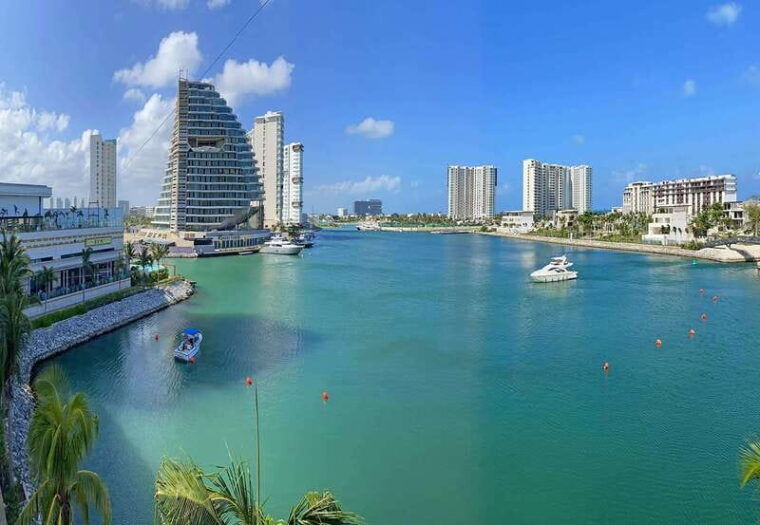 cancun-hop-on-hop-off-sightseeing-bus-tour-and-attractions