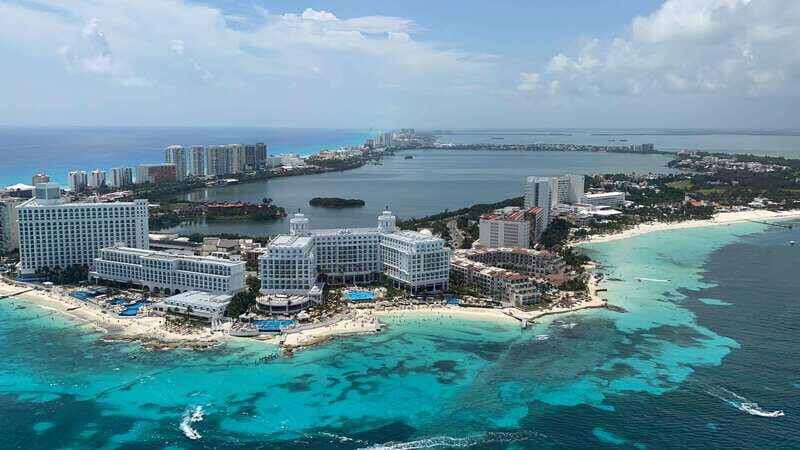 Cancun Hotel Zone: Panoramic Flight - A Closer Look at the Cancun Hotel Zone: Panoramic Flight