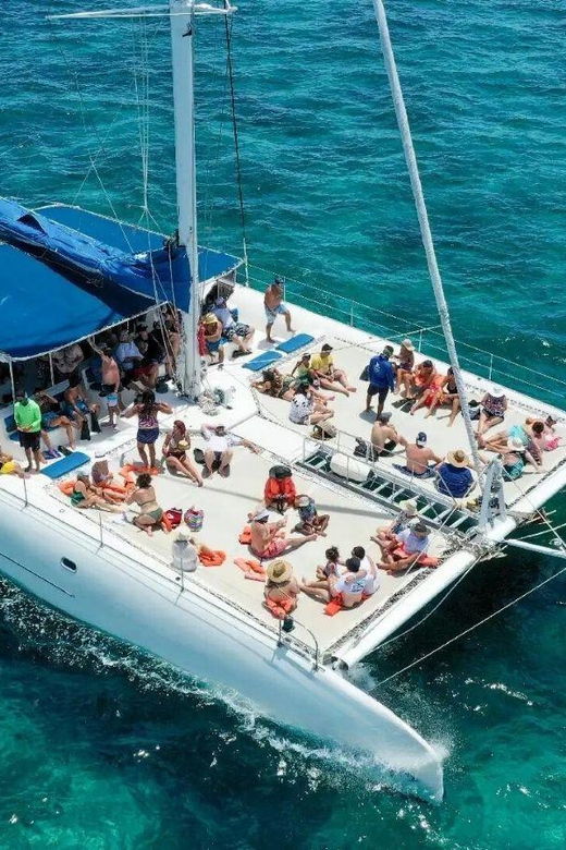 cancun-isla-mujeres-catamaran-cruise-with-snorkel-and-lunch