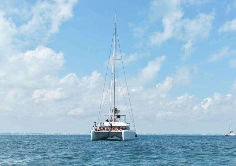 cancun-isla-mujeres-catamaran-cruise-with-snorkel-and-lunch