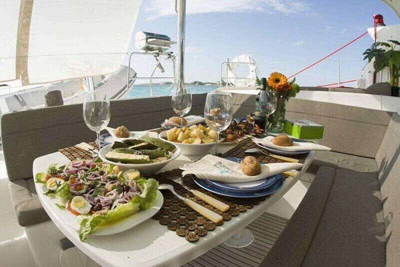 Cancun: Private Luxury Catamaran to Isla Mujeres - Key Points
