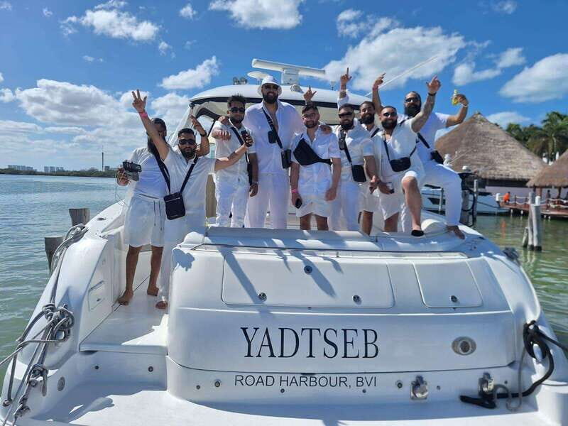 Cancun private yacht Sea Ray Sundancer 60 feet - The Experience on the Water