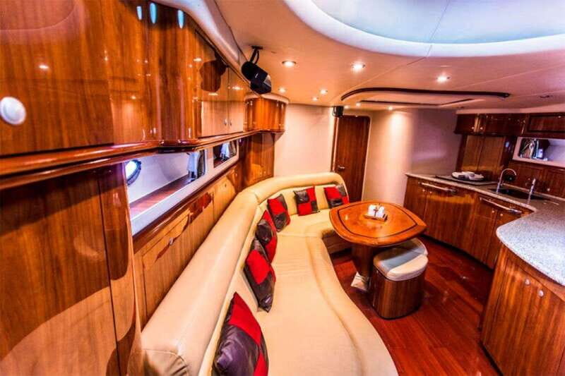 Cancun private yacht Sea Ray Sundancer 60 feet - Authentic Feedback and Practical Tips