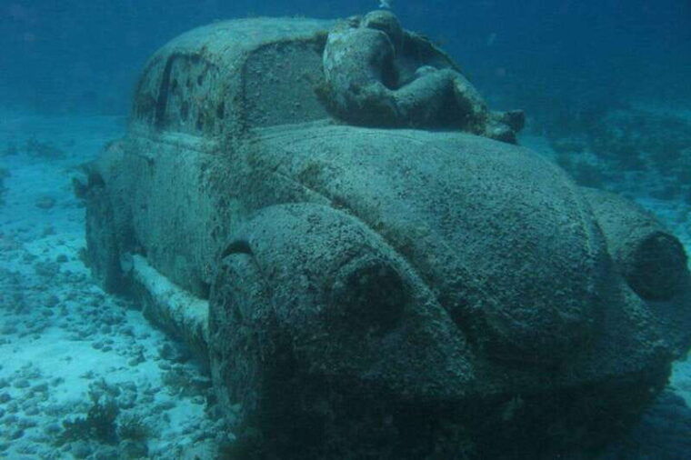 cancun-snorkeling-at-underwater-museum-manchones-reef