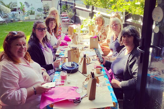 candle-making-workshop-and-bubbly-in-uk