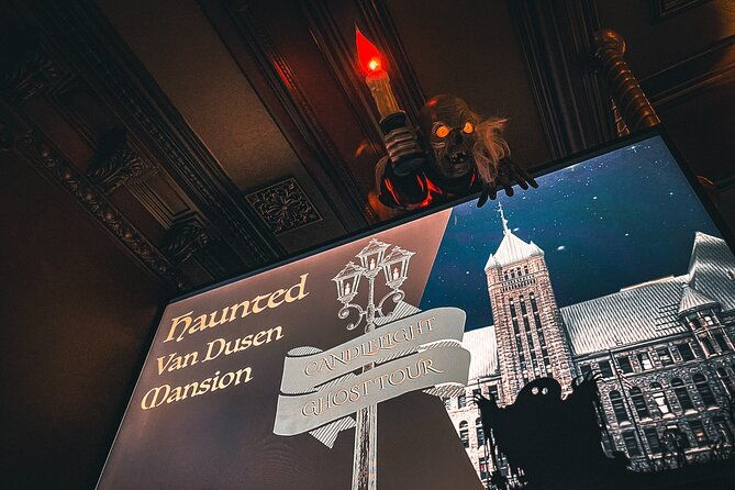 candlelight-ghost-trolley-tour-in-minneapolis
