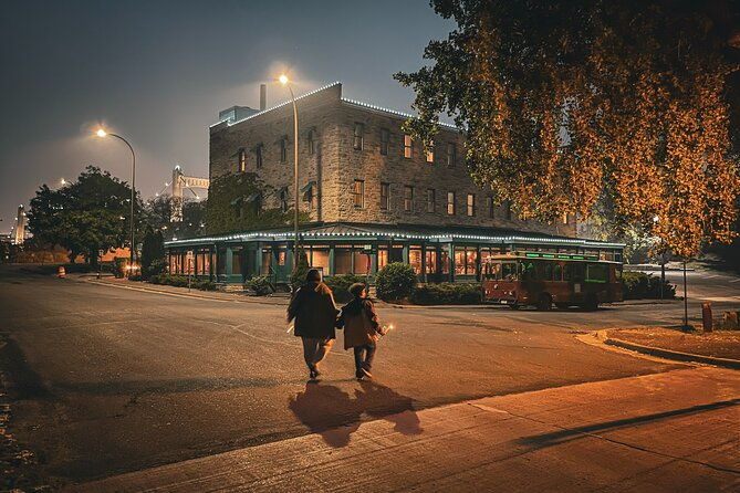 candlelight-ghost-trolley-tour-in-minneapolis