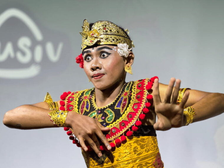 canggu-deaf-dancer-show-with-dinner