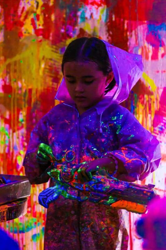 Canggu: Neon paint under UV lights, with fun and unusual tools - Practical Details