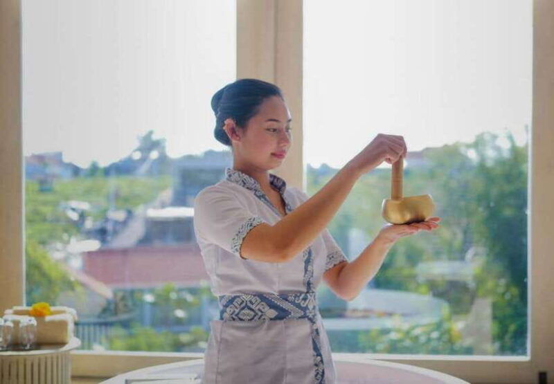 canggu-spa-flower-bath-at-svaha-spa-padang-linjong