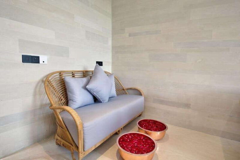 canggu-spa-flower-bath-at-svaha-spa-padang-linjong