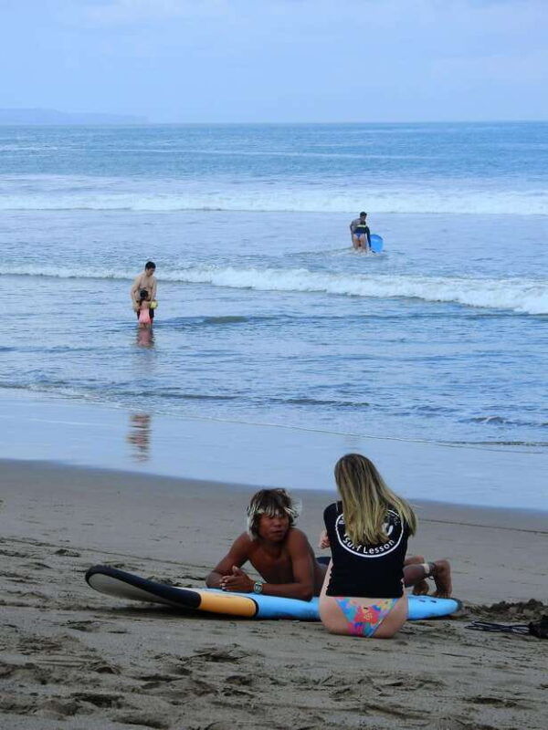 canggu-surfing-lesson-with-kuwen