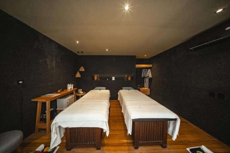 canggu-svaha-spa-nelayan-relax-flower-bath-experience