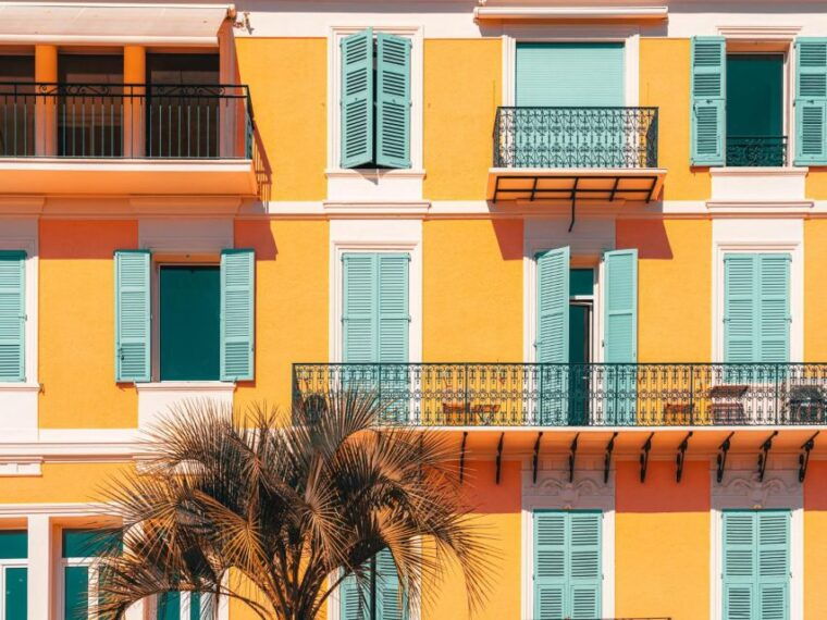cannes-insta-perfect-walk-with-a-local