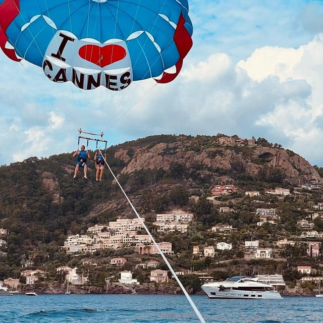cannes-parasailing-experience-for-couples-family-friends