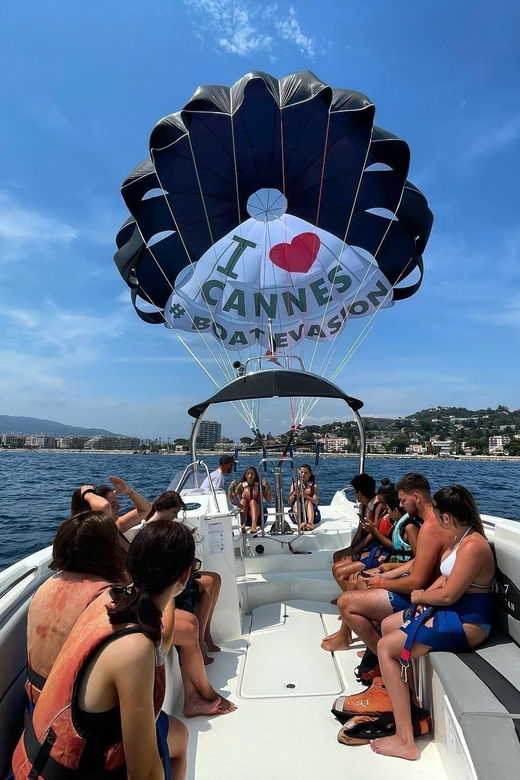 cannes-parasailing-experience-for-couples-family-friends