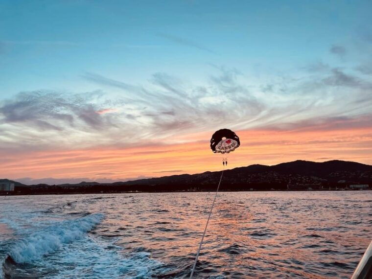 cannes-parasailing-experience-for-couples-family-friends