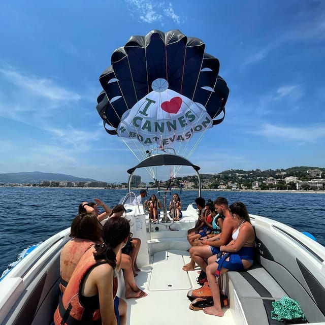 cannes-parasailing-experience-for-couples-family-friends