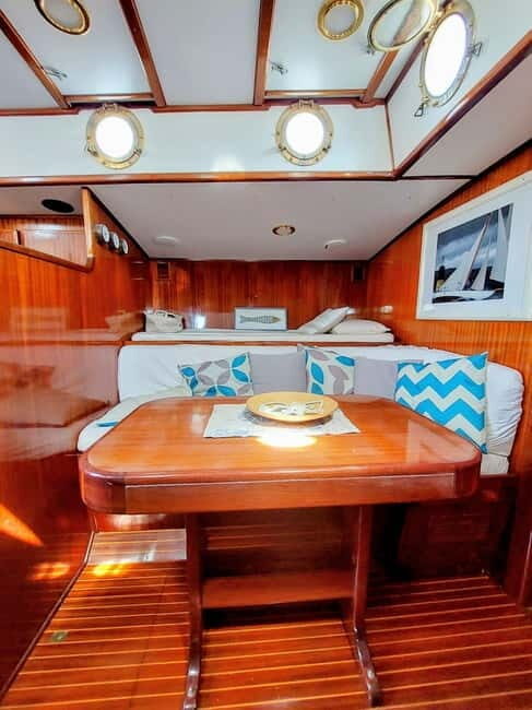 Cannigione: boat tour Maddalena Archipelago with lunch - Who Is This Tour Best For?