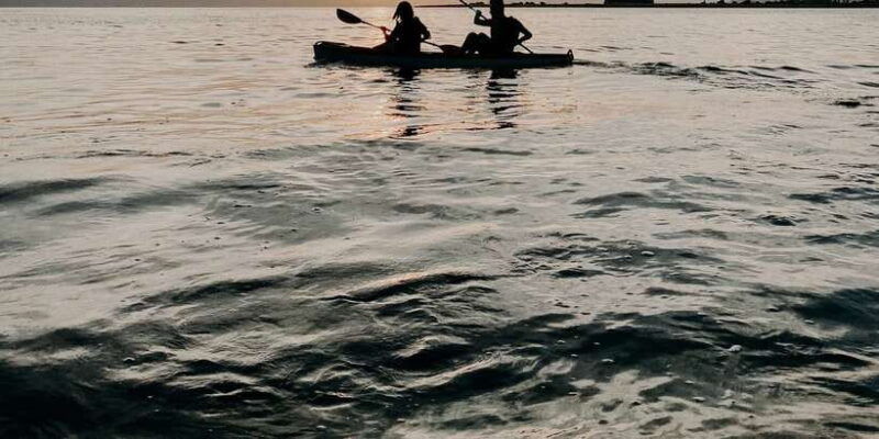 canoe-ride-in-mount-lavinia