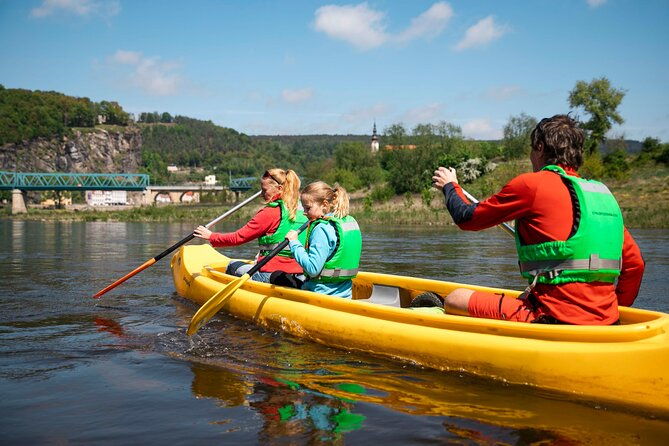 canoeing-on-the-elbe-river-from-decin-to-bad-schandau