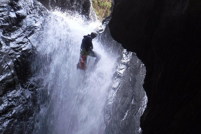 canyoning-at-the-foot-of-etna-2