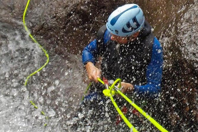 canyoning-experience-in-gran-canaria-cernicalos-canyon