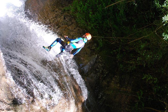 canyoning-in-ecouges-valley-in-vercors-grenoble